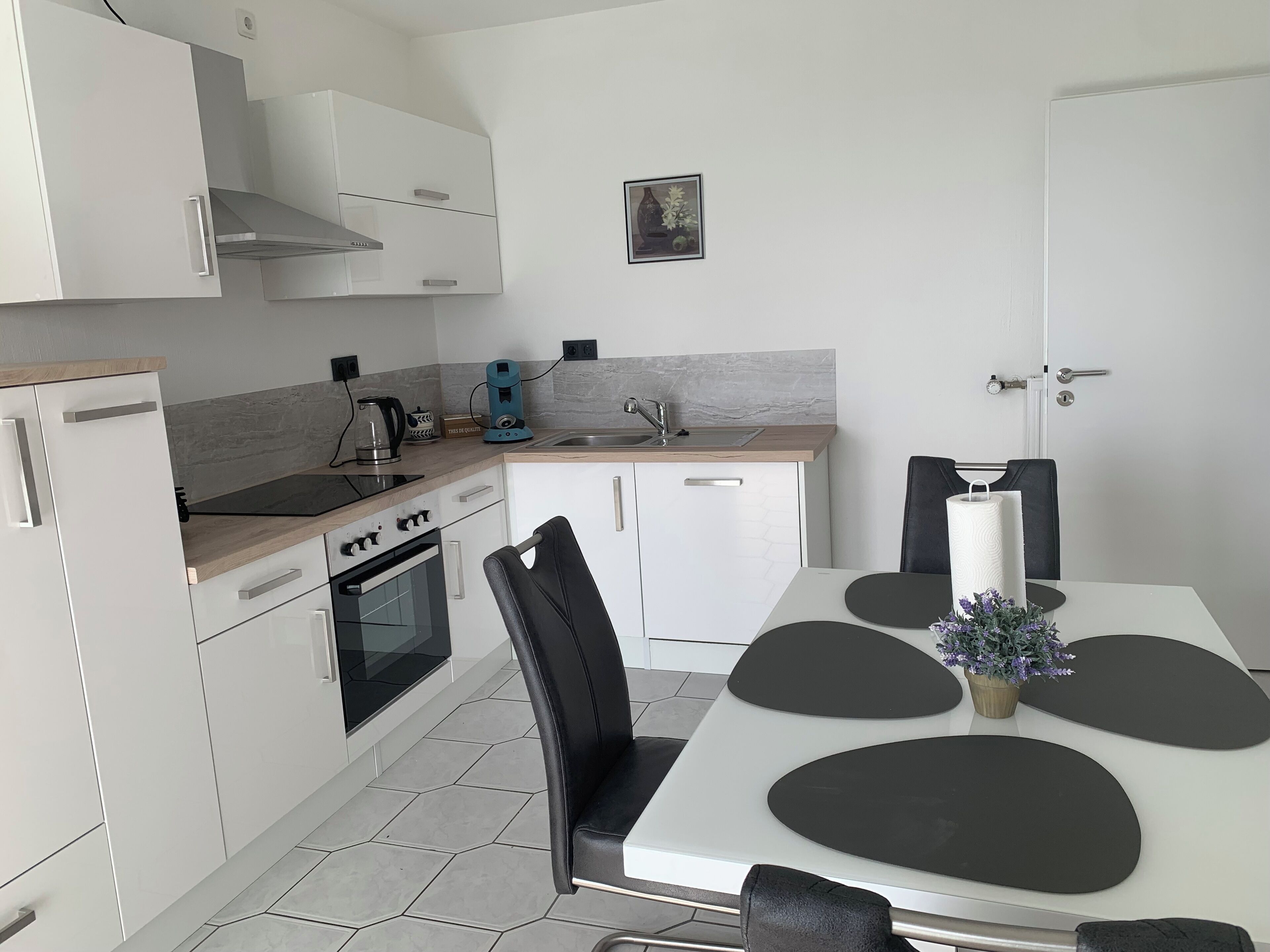 Mikrobølgeovn, ovn, kokeplater og oppvaskmaskin