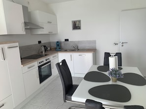 Microonde, forno, piano cottura, lavastoviglie