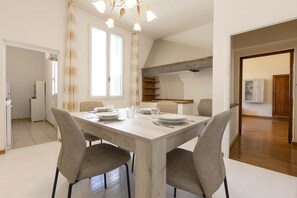 Dining - Santo Spirito Huge Apartment (Florence)