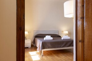 Iron/ironing board - Santo Spirito Huge Apartment (Florence)
