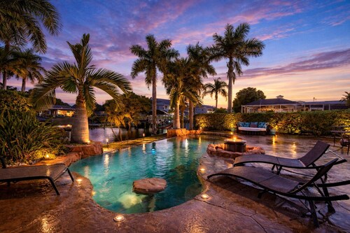 Luxury•Heated Pool • Gulf Access Canal • Cape Coral