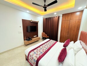 Iron/ironing board, free WiFi - The Nuvon Residency CR Park (New Delhi)