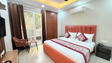 Iron/ironing board, free WiFi