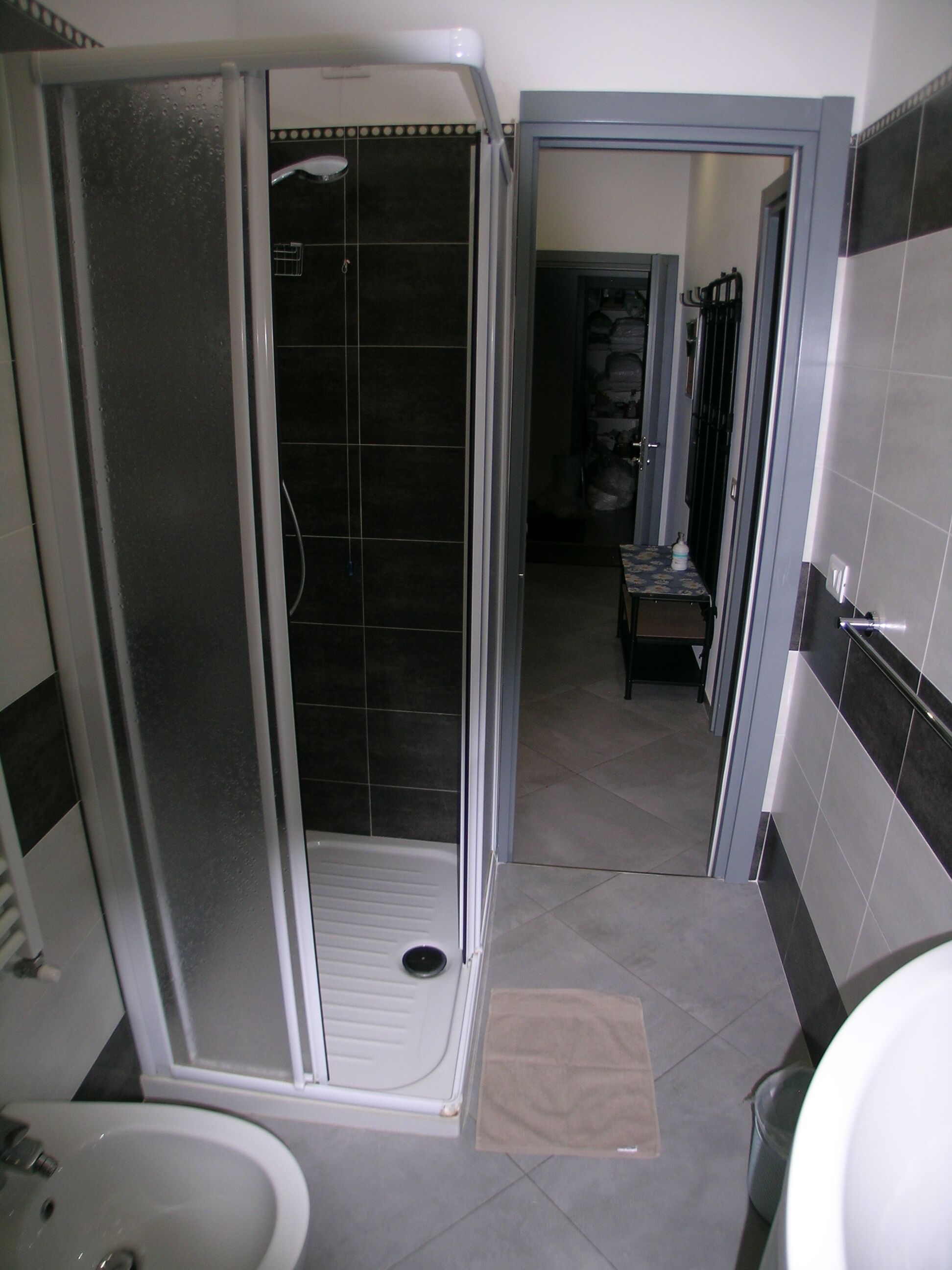 Doccia, asciugacapelli, bidet, asciugamani