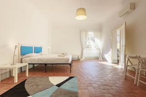 2 Schlafzimmer, Bügeleisen/Bügelbrett