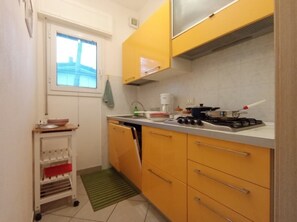 Fridge, microwave, stovetop, dishwasher - Peaceful semi-detached villa in Lignano (Lignano Sabbiadoro)