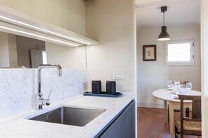 Fridge, oven, stovetop, dishwasher - Sweet House in Santo Spirito (Florence)