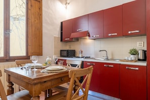 Kühlschrank, Mikrowelle, Ofen