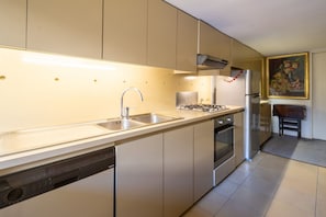 A modern kitchen with a dishwasher, sink, stove, and refrigerator. - Pitti Grand Retreat - Florence (Florence)