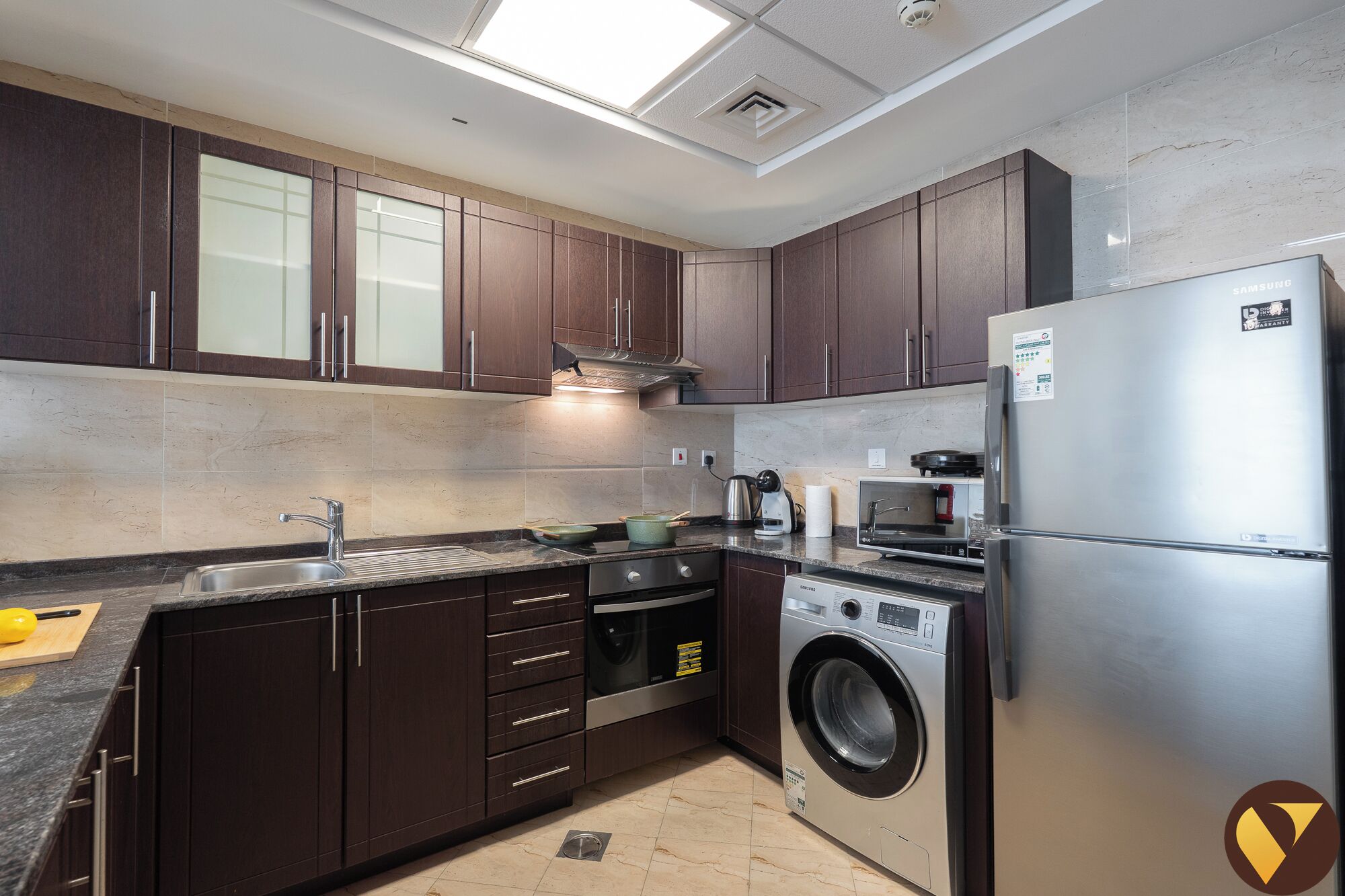 Luxury-Apartment, Balkon, Stadtblick | Eigene Küche | Großer Kühlschrank, Mikrowelle, Ofen, Herdplatte