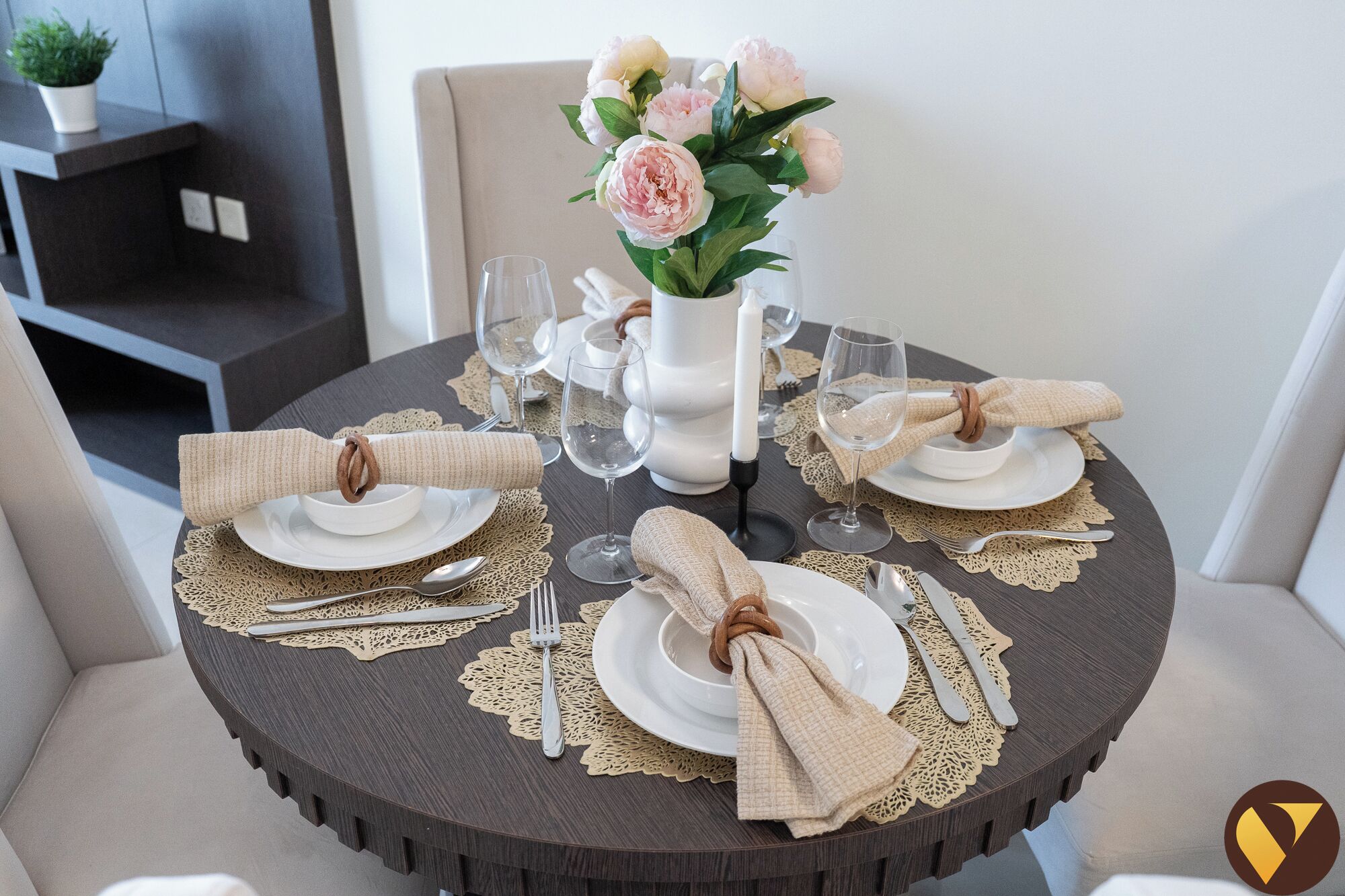 Luxury Apartment, Balcony, City View | In-room dining