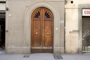 Exterior detail - San Frediano Central Studio (Florence)