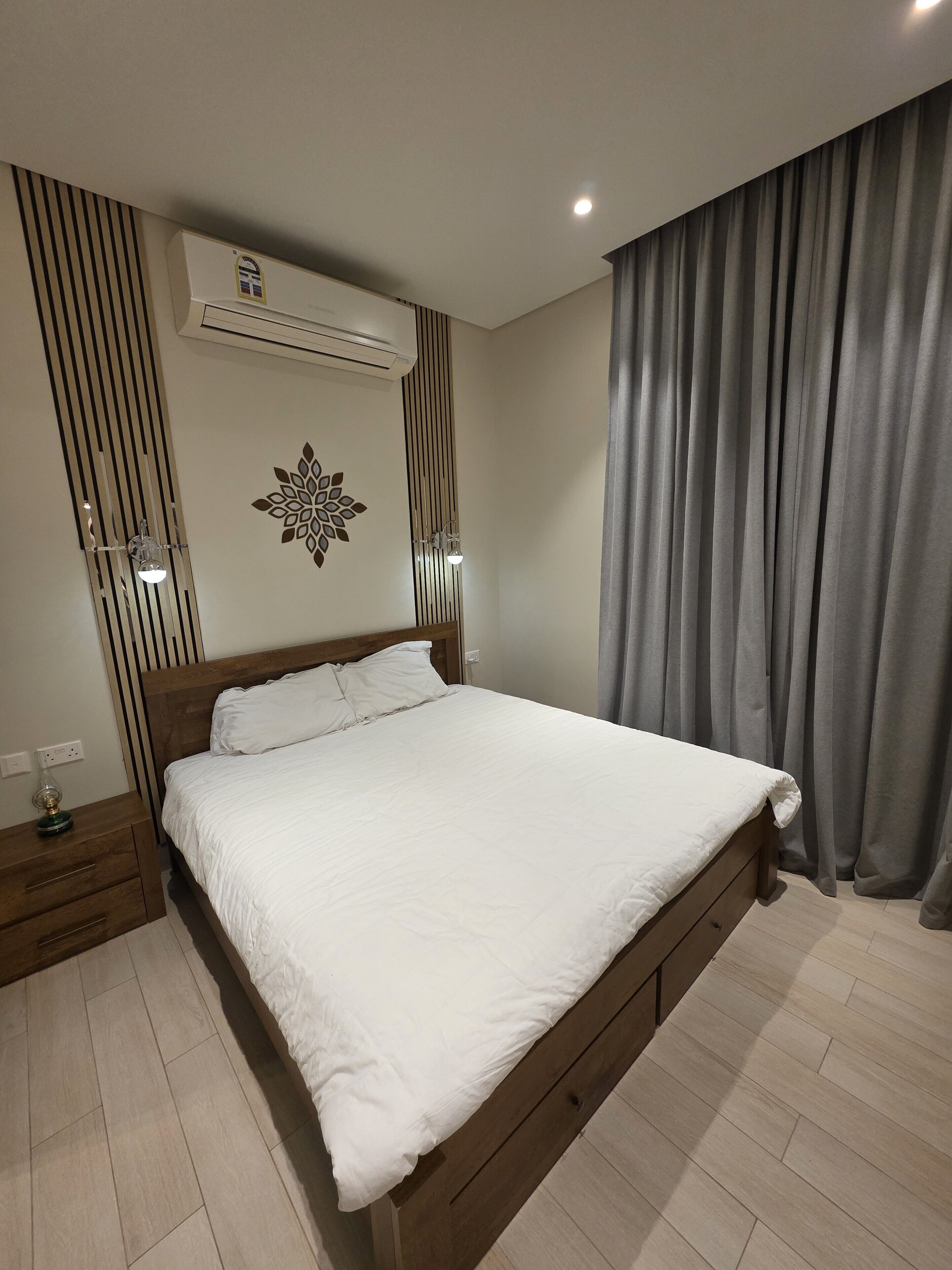 Iron/ironing board, WiFi, bed sheets