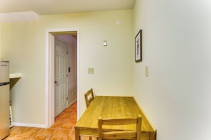 Apartment (1 Bedroom) | Interior - 3 Mi to Angel Fire Resort! Quaint Apt on 2 Acres (Angel Fire)