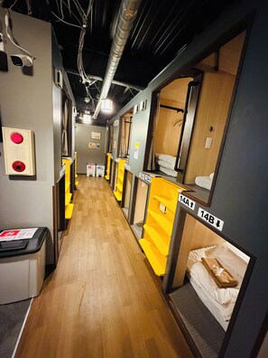 Shared Dormitory, Non Smoking, Shared Bathroom - SHIMBASHI KON HOTEL (Tokyo)