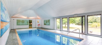 Cherry Cottage Luxury for Couples, Private Use of Indoor Heated Swimming Pool