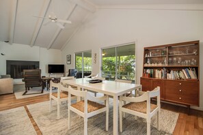 Dining - NEW LISTING! Rehoboth by the Sea - Ocean Block - 19 Cullen St (Dewey Beach)