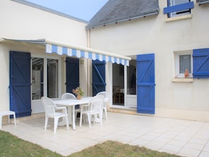 Outdoor dining - House for 4, near Kercambre Beach, St-Gildas-de-Rhuys (Saint-Gildas-de-Rhuys)