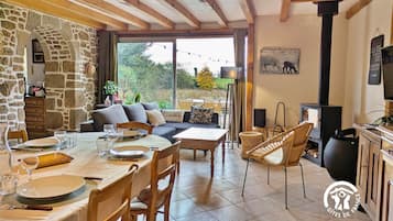 Télévision, table de tennis de table