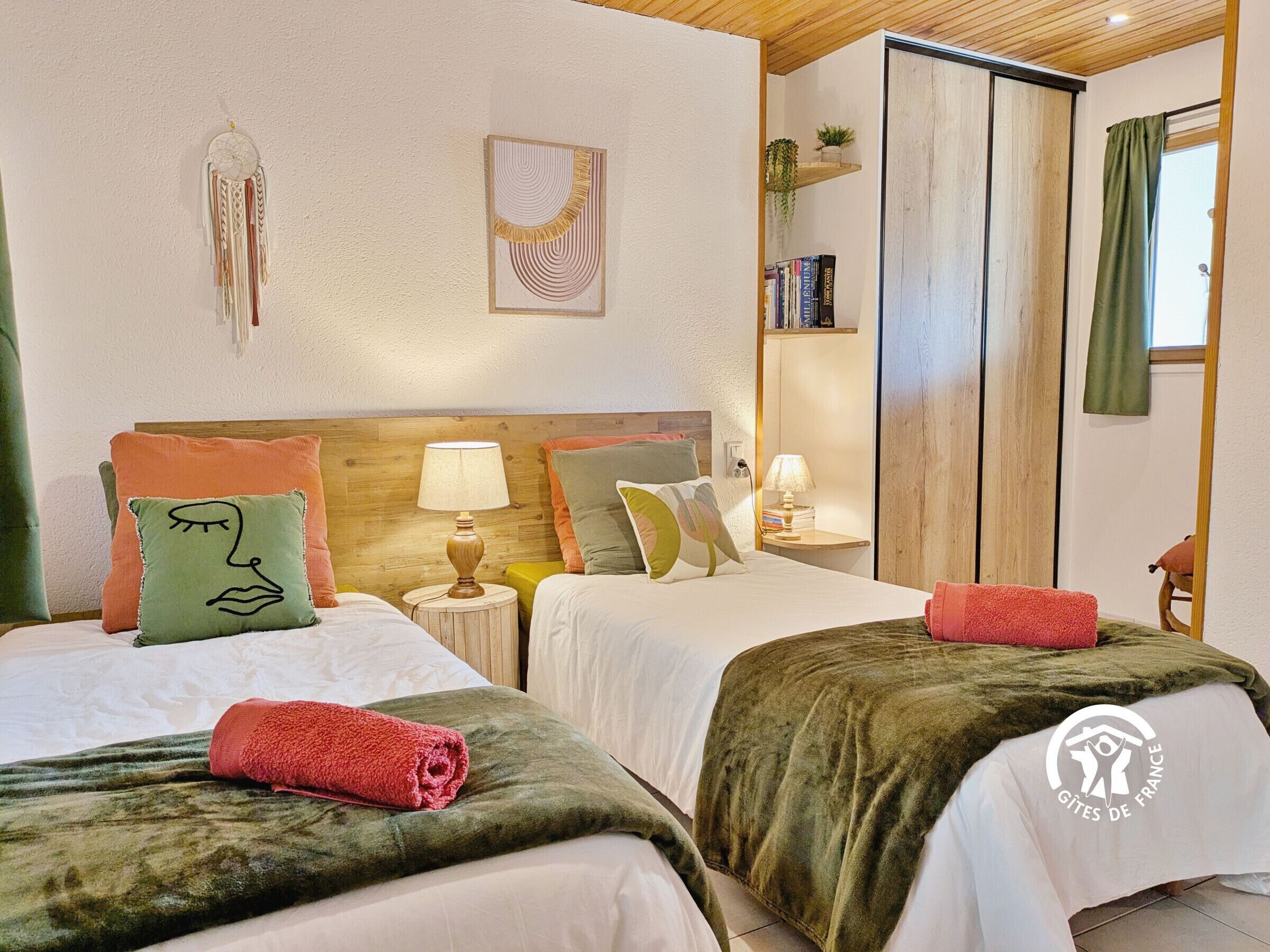 Free WiFi, bed sheets