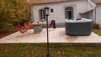 Bain à remous extérieur