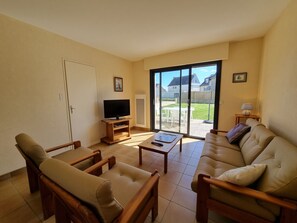 TV - Spacious house 6 pers, near beach and port in St Jacques (Sarzeau)