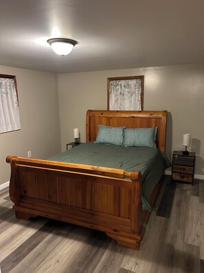 Tabla de planchar con plancha, wifi y ropa de cama 