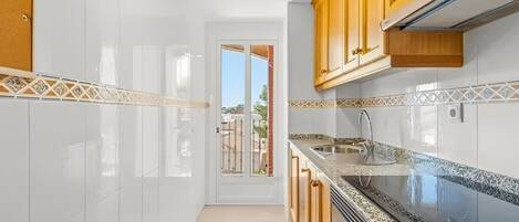 Fridge, oven, coffee/tea maker, toaster