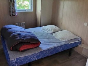 2 bedrooms, free WiFi - Cozy Chalet with Terrace - 4 Guests (Salles)