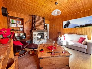 TV, fireplace - Garden flat with Wi-Fi, terraces near ski slopes (Notre-Dame-de-Bellecombe)