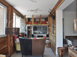 Games room - Renovated 2-bedroom flat, center station, 300m to slopes, 6 people, WiFi (Les Carroz d'Arâches)