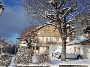 Exterior - Renovated 2-bedroom flat, center station, 300m to slopes, 6 people, WiFi (Les Carroz d'Arâches)