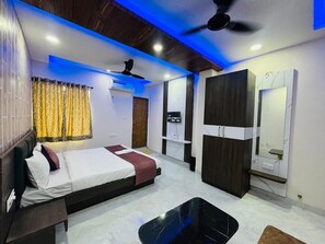 Desk, free WiFi - Hotel G7 (Indore)