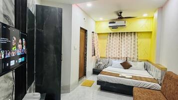 Deluxe kamer, uitzicht op stad | Een bureau, gratis wifi