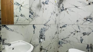 Towels, soap, shampoo, toilet paper