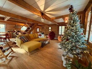 Smart TV, books - Le Vieil Âtre - Rustic & cosy chalet (Saint-Jean-Port-Joli)