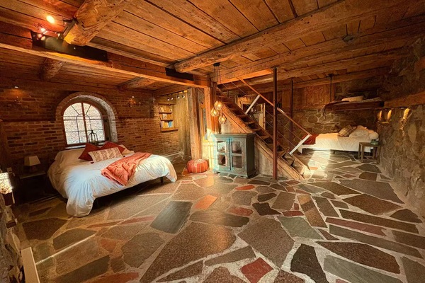 2 bedrooms, iron/ironing board, travel crib, free WiFi