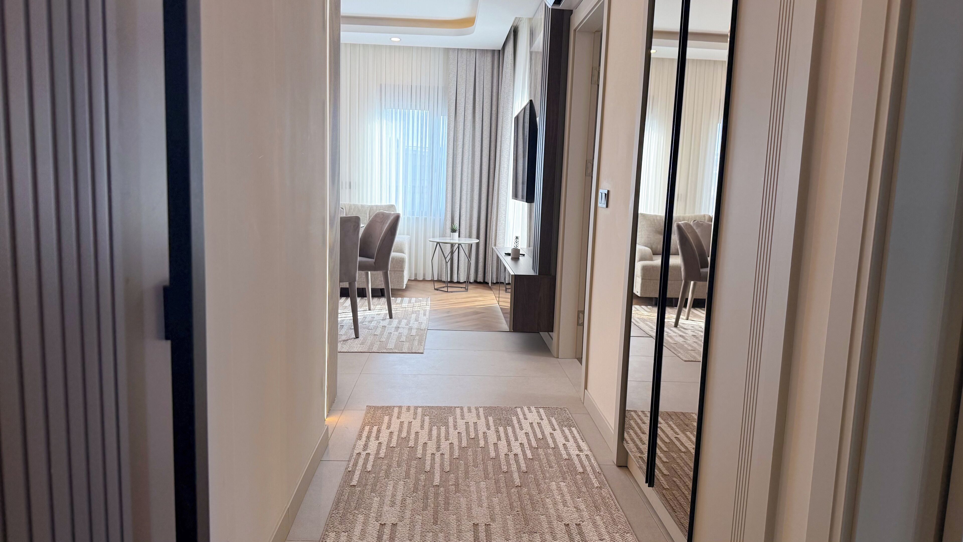 Superior appartement | Een bureau, een laptopwerkplek, een strijkplank/strijkijzer, gratis wifi