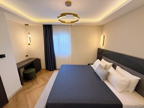 Desk, laptop workspace, iron/ironing board, free WiFi - Hiper Suites Residance  (Antalya)