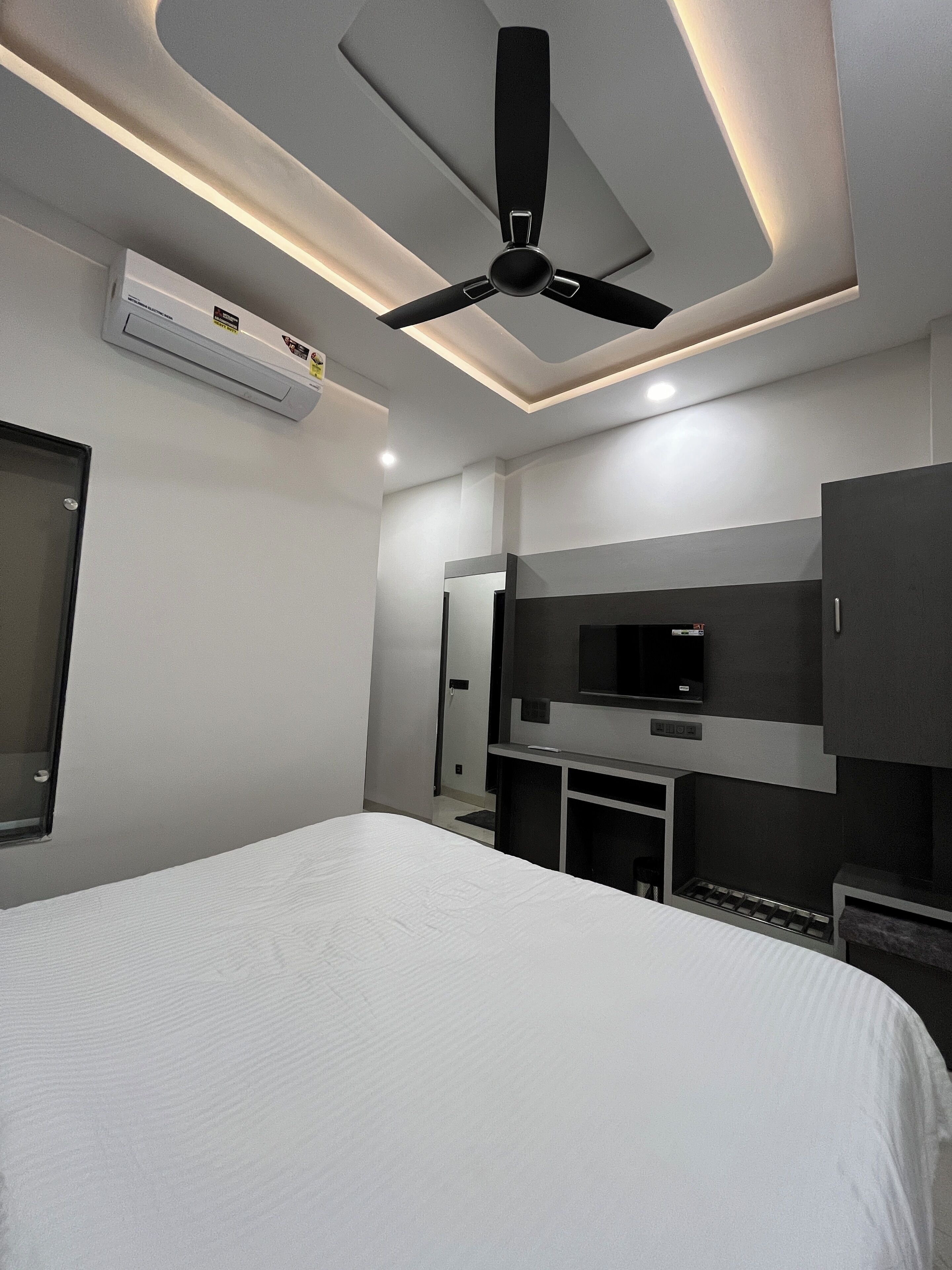 Quarto casal standard | Ferros/tábuas de passar roupa, Wi-Fi de cortesia