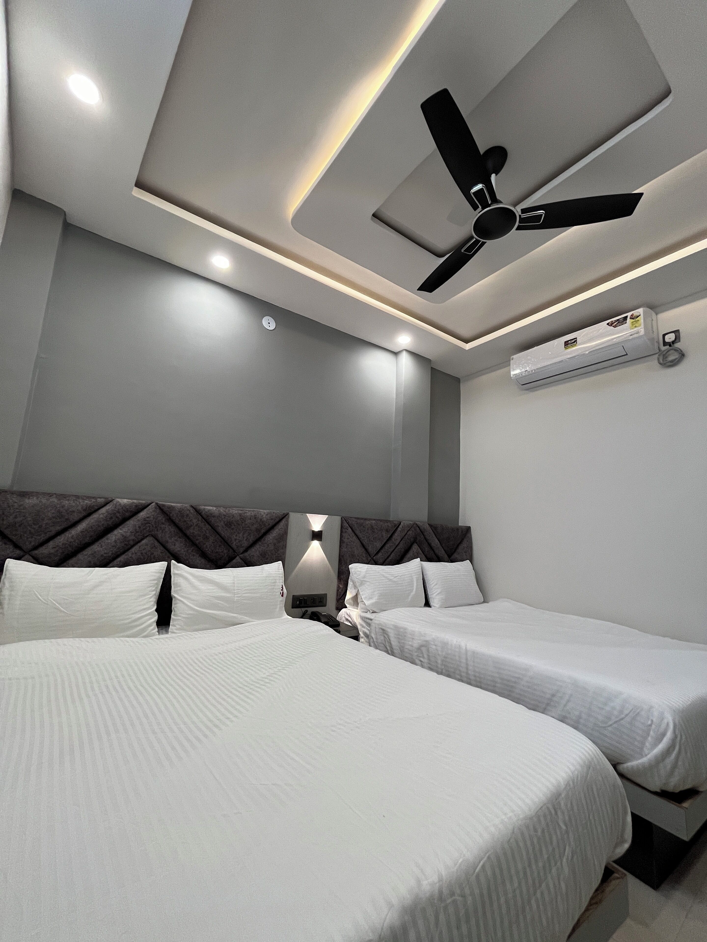 Quarto duplo luxo | Ferros/tábuas de passar roupa, Wi-Fi de cortesia