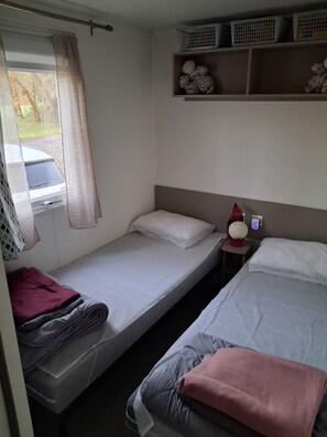 3 Schlafzimmer, Reisekinderbett