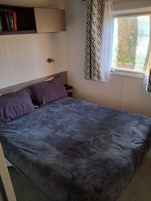 3 Schlafzimmer, Reisekinderbett