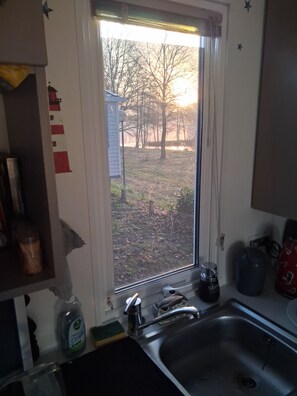 Interior - 3-bedroom mobile home, sleeps 6 in wooded campsite overlooking lake. (Sainte-Reine-de-Bretagne)