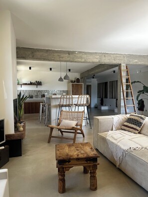 Living area - Atypical gîte in the heart of the vineyards and close to the sea (Caves)