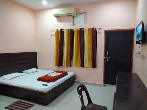 Good Location for stay at Medical College Road