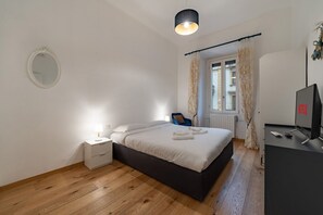 2 makuuhuonetta, silitysrauta/-lauta