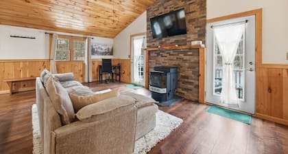 Family Cabin Minutes to Gunstock & Lake Winnipesaukee