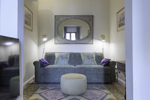 Flat-screen TV - Oltrarno Elegant Apartment (Firenze)