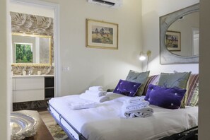 3 bedrooms, iron/ironing board - Oltrarno Elegant Apartment (Firenze)